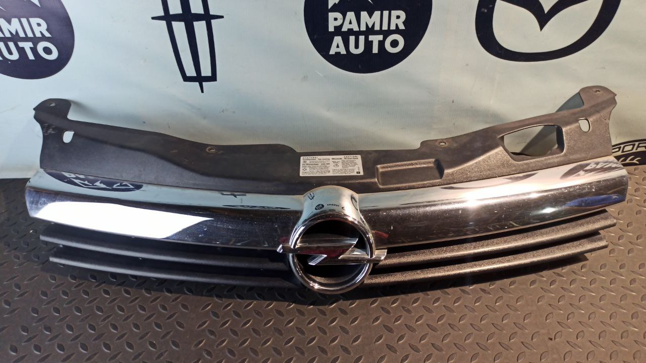 Решетка радиатора Opel Astra/H 2004-2014