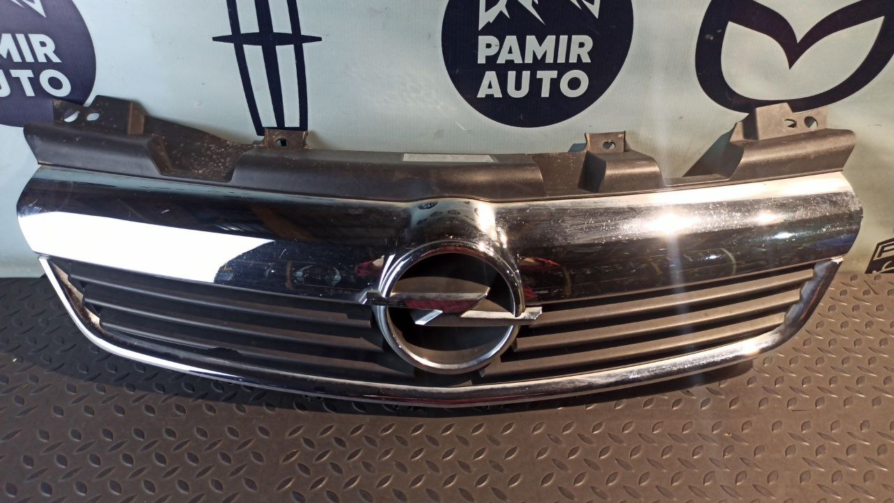 Решетка радиатора Opel Zafira/B 2005-2014