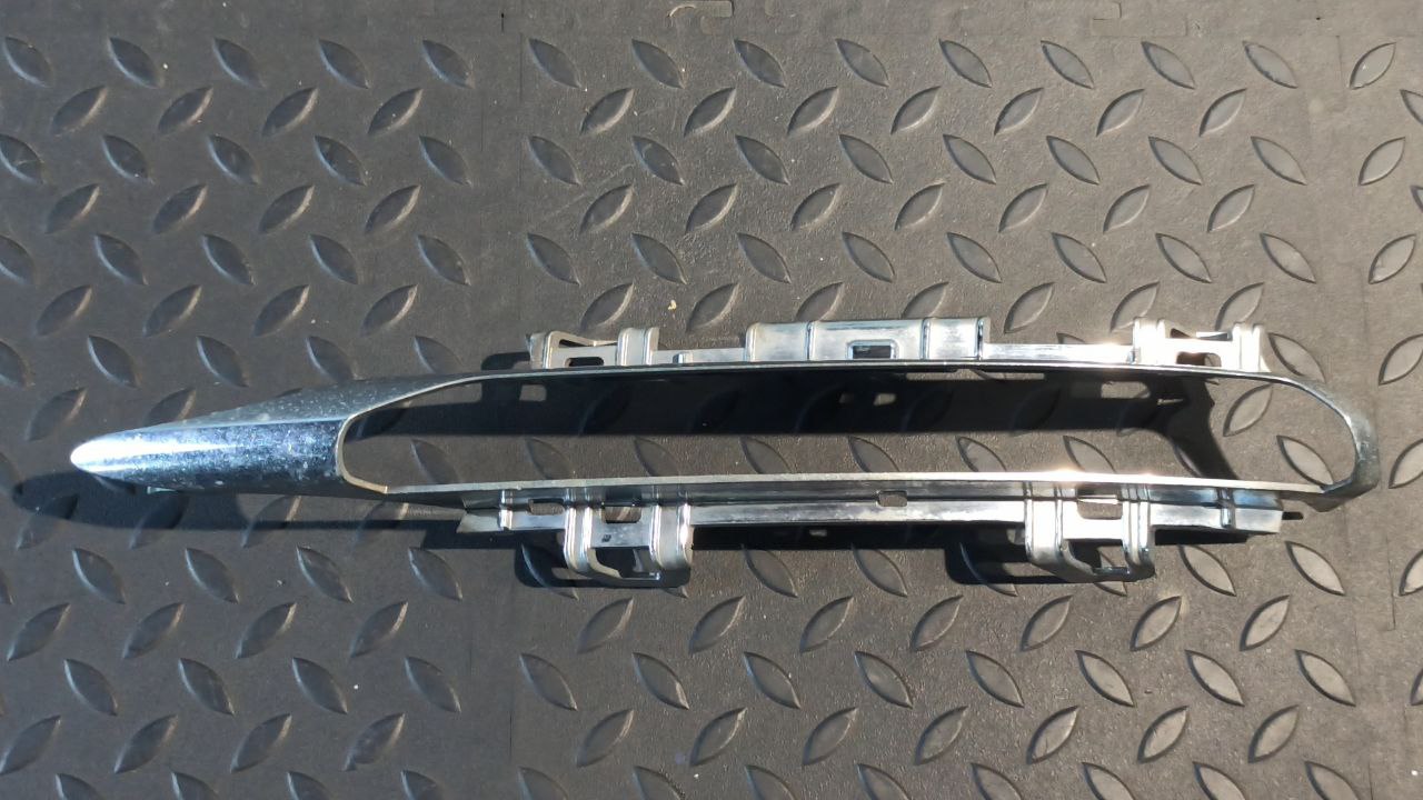 Накладка ходового огня левая Mercedes C/W204 2006-2015