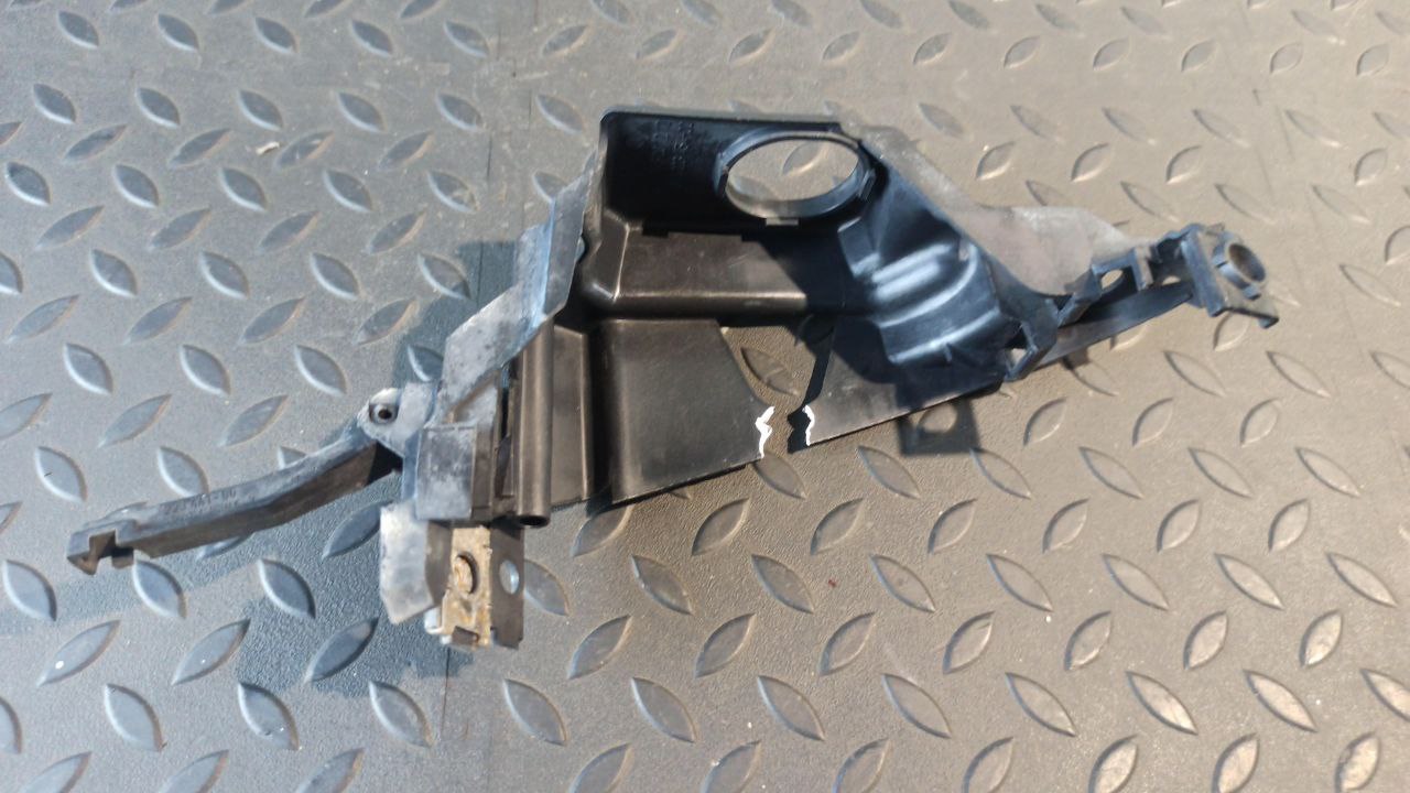 Кронштейн фары противотуманной правый Mercedes M/W163 1997-2005