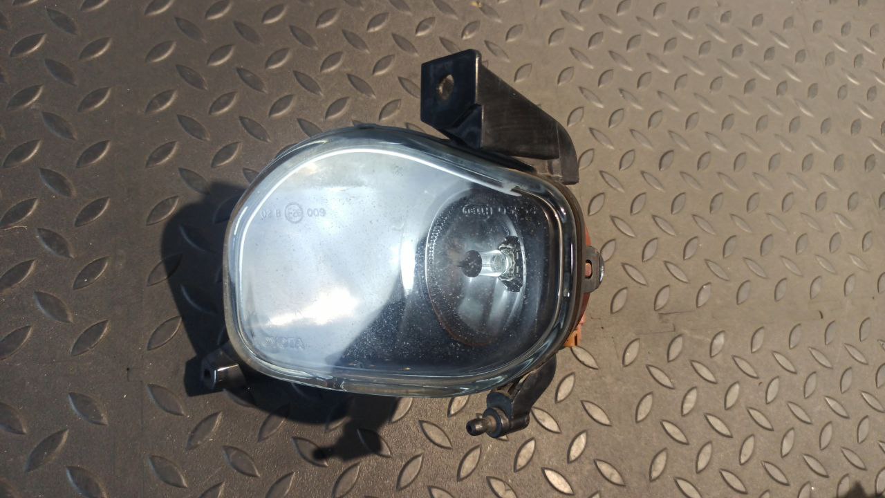 Фара противотуманная левая Toyota Avensis/2 2003-2009