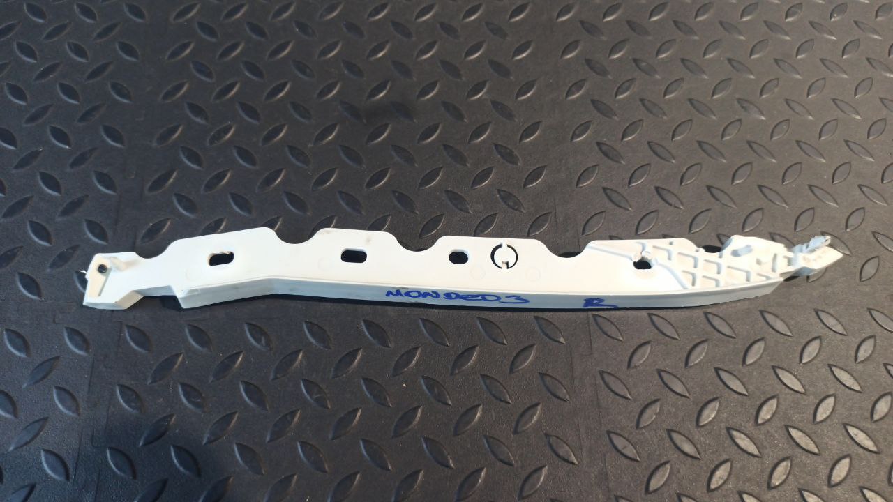 Кронштейн бампера передний правый Ford Mondeo/3 2000-2007