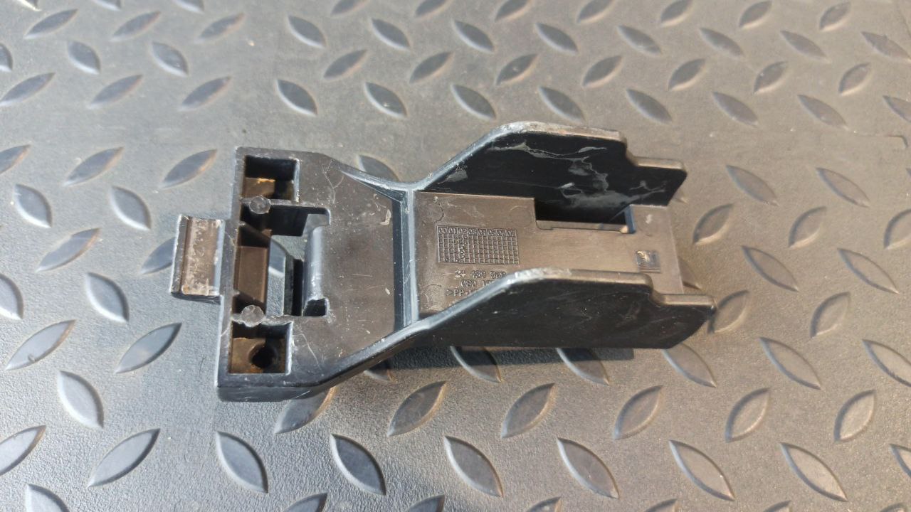 Кронштейн бампера задний Opel Vectra/C 2002-2008