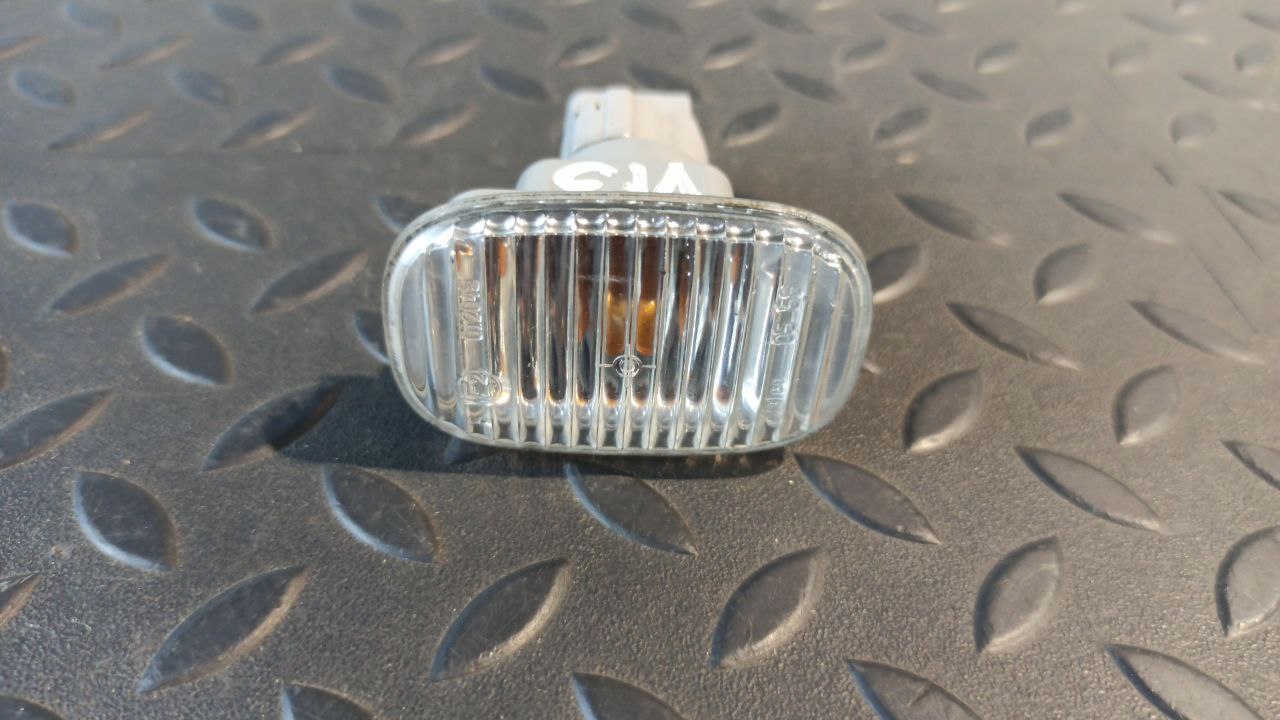 Повторитель поворота Toyota Avensis/2 2003-2009