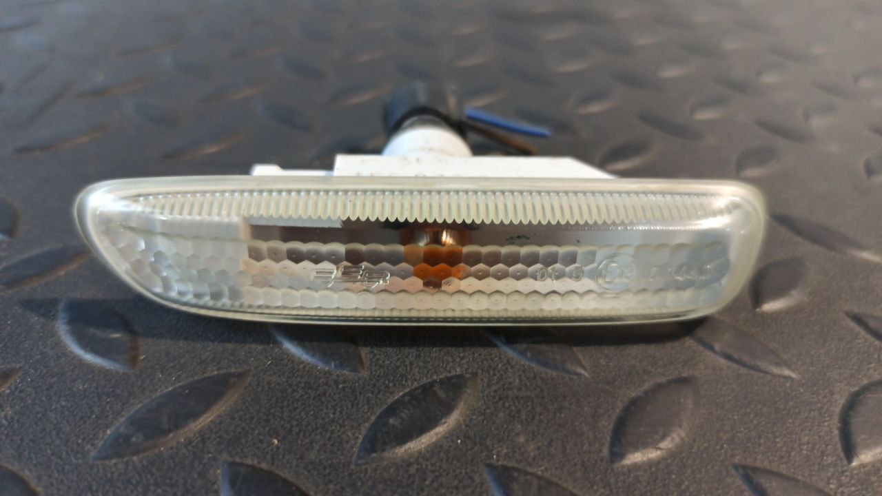 Повторитель поворота левый BMW 3/E46 1998-2007