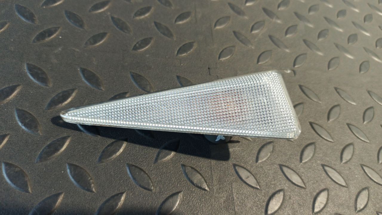 Повторитель поворота левый Renault Megane/2 2002-2009