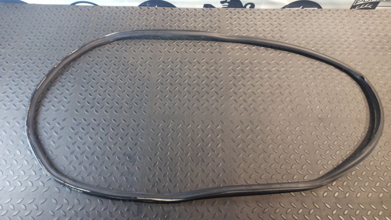 Уплотнитель стекла двери сдвижной правый Mercedes Vito/W639 2003-2014