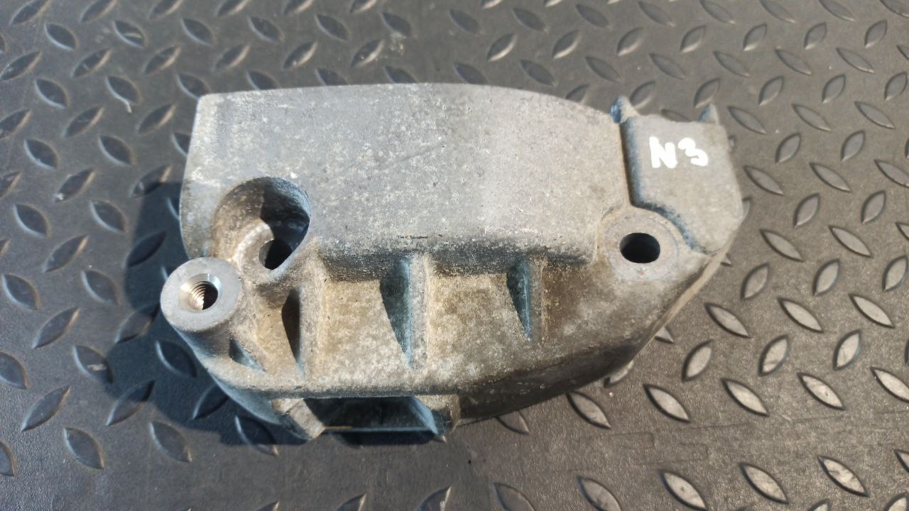 Кронштейн двигателя Renault Megane/2 2002-2009