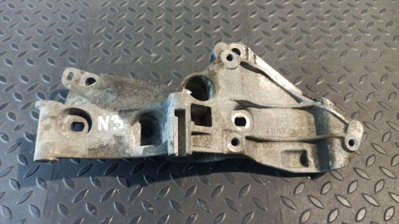 Кронштейн генератора Renault Megane/2 2002-2009