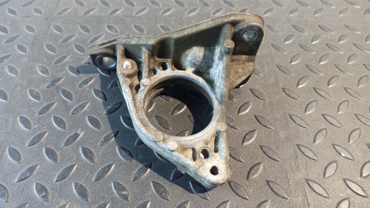 Кронштейн полуоси Renault Megane/2 2002-2009