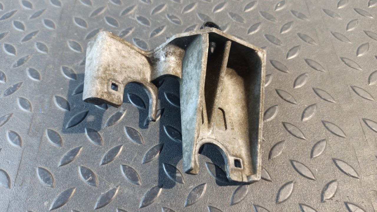 Кронштейн троса КПП Renault Megane/2 2002-2009