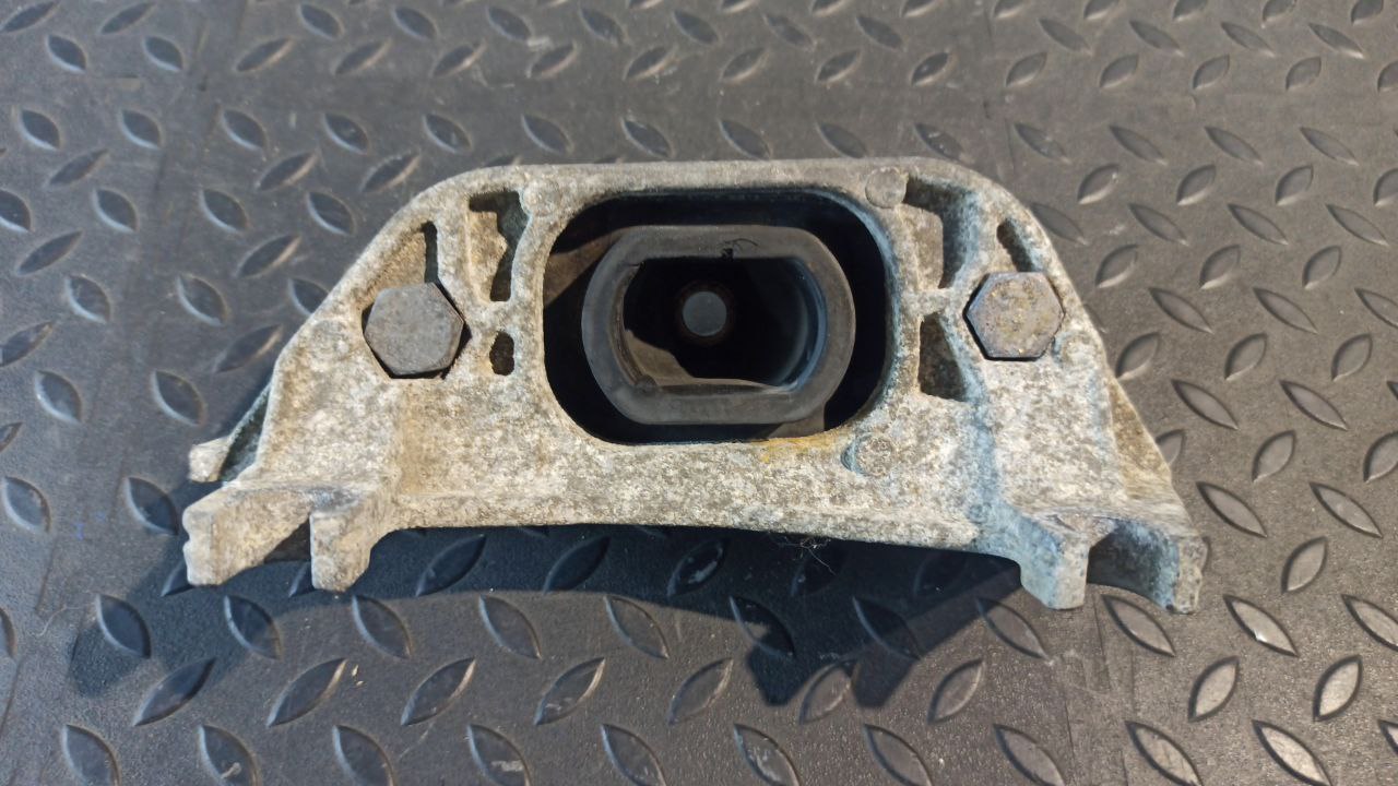 Кронштейн двигателя Renault Megane/2 2002-2009