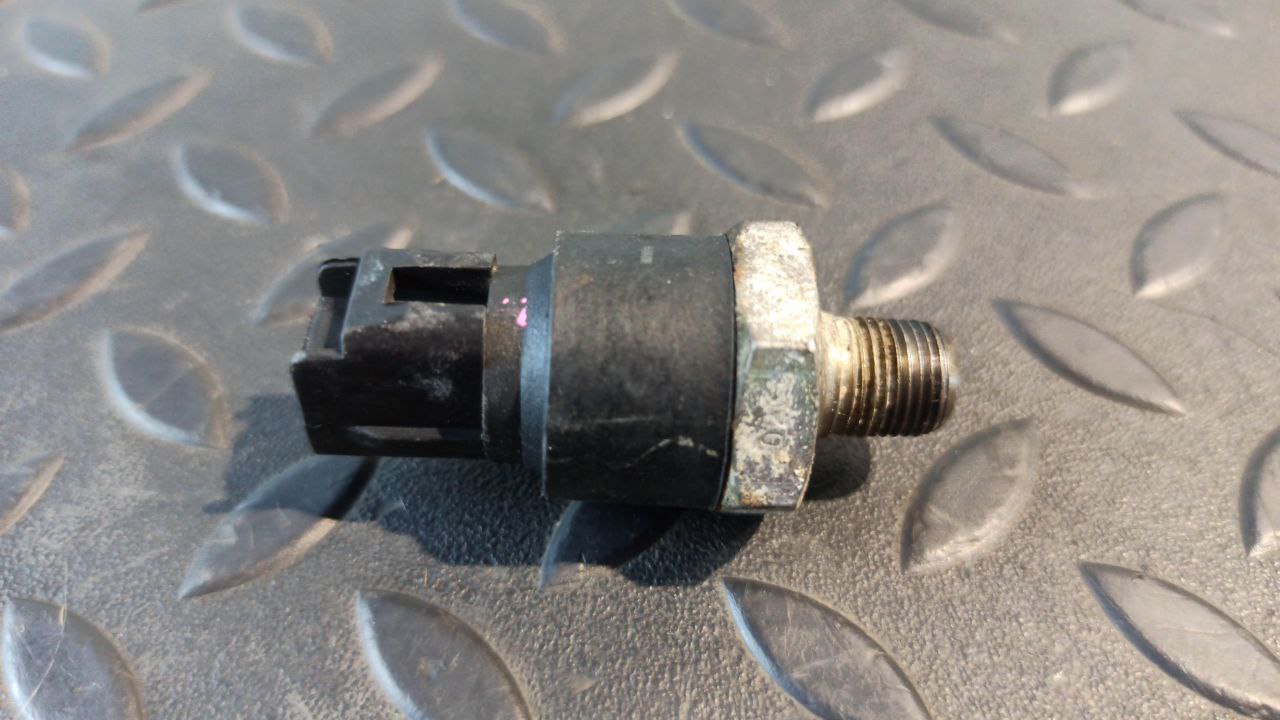 Датчик давления масла Toyota Avensis/2 2003-2009