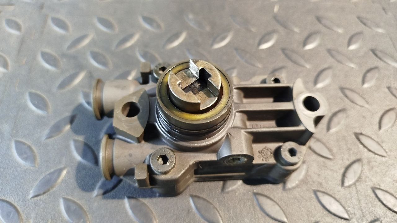 Насос подкачки Mercedes M/W163 1997-2005