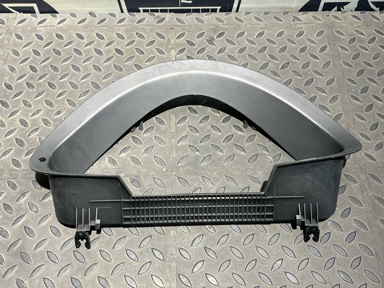 Накладка на торпедо левая Mercedes E/W211 2002-2009