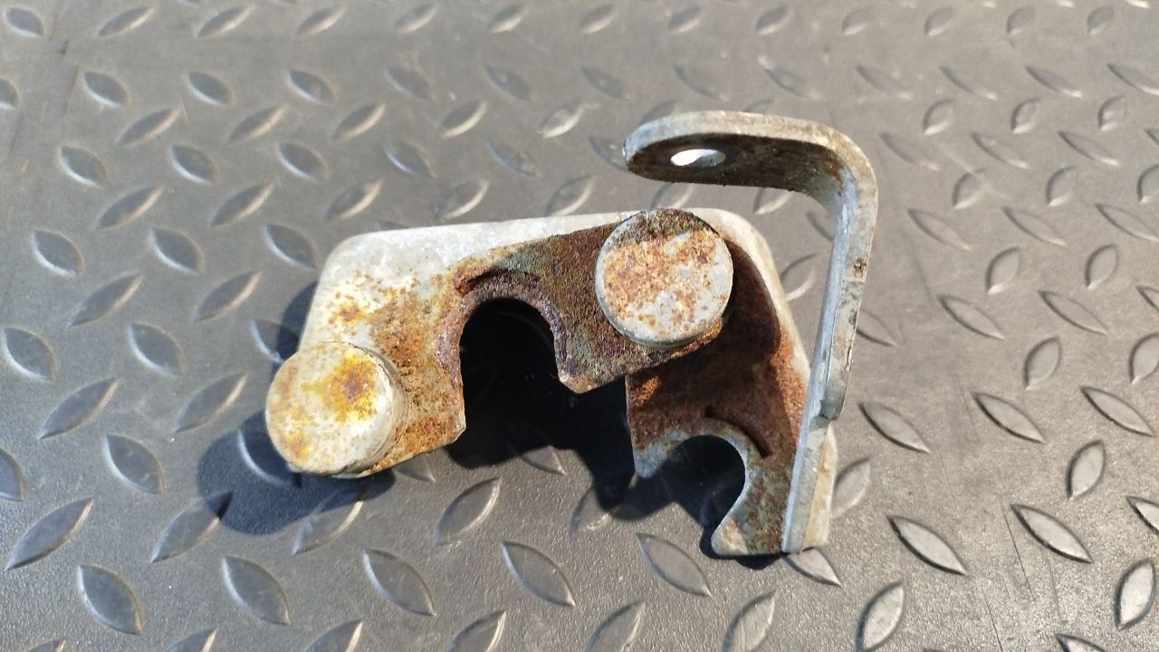 Кронштейн троса КПП Opel Signum 2003-2008