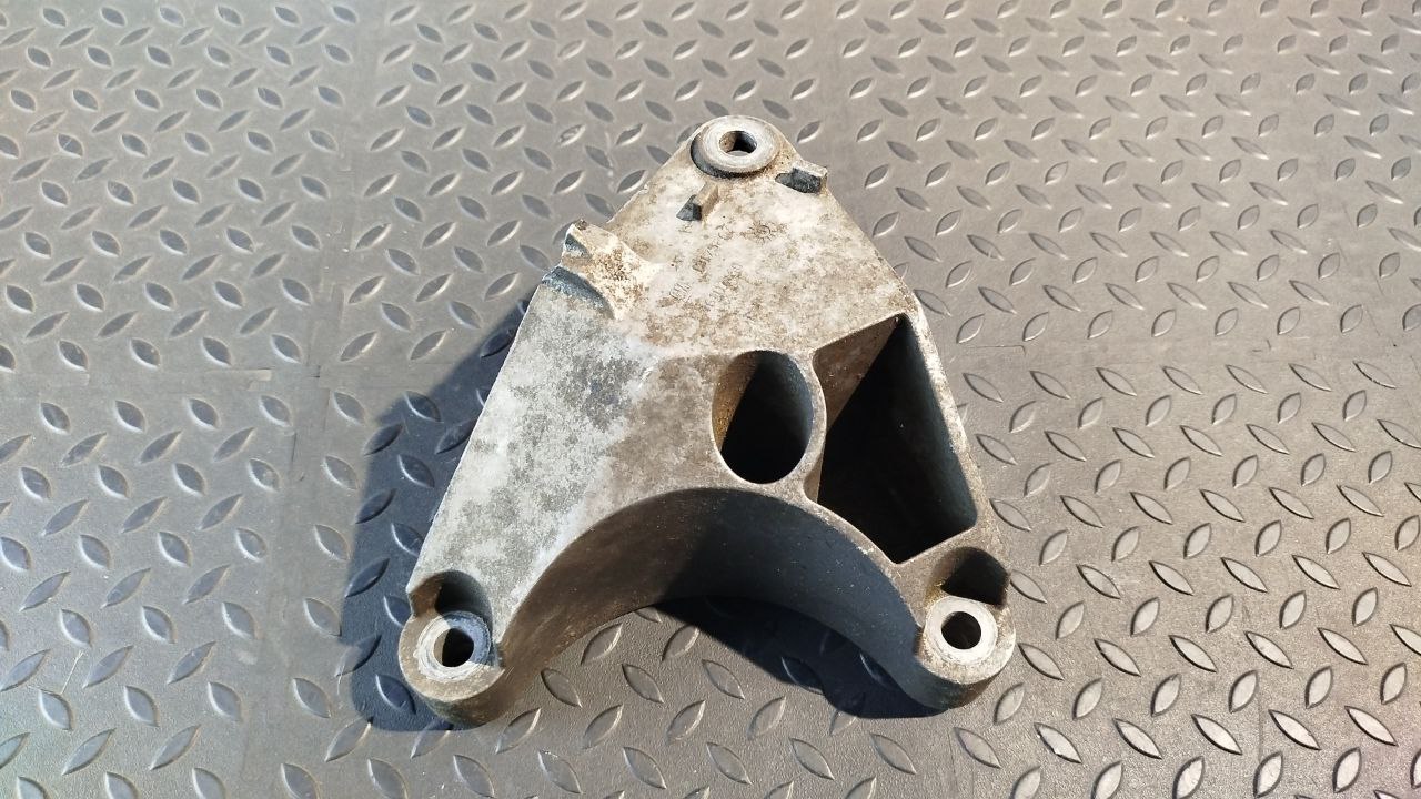 Кронштейн двигателя Opel Signum 2003-2008