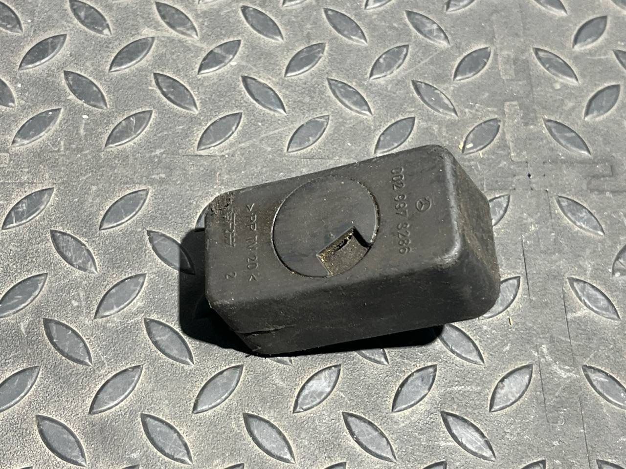 Заглушка домкрата Mercedes E/W211 2002-2009