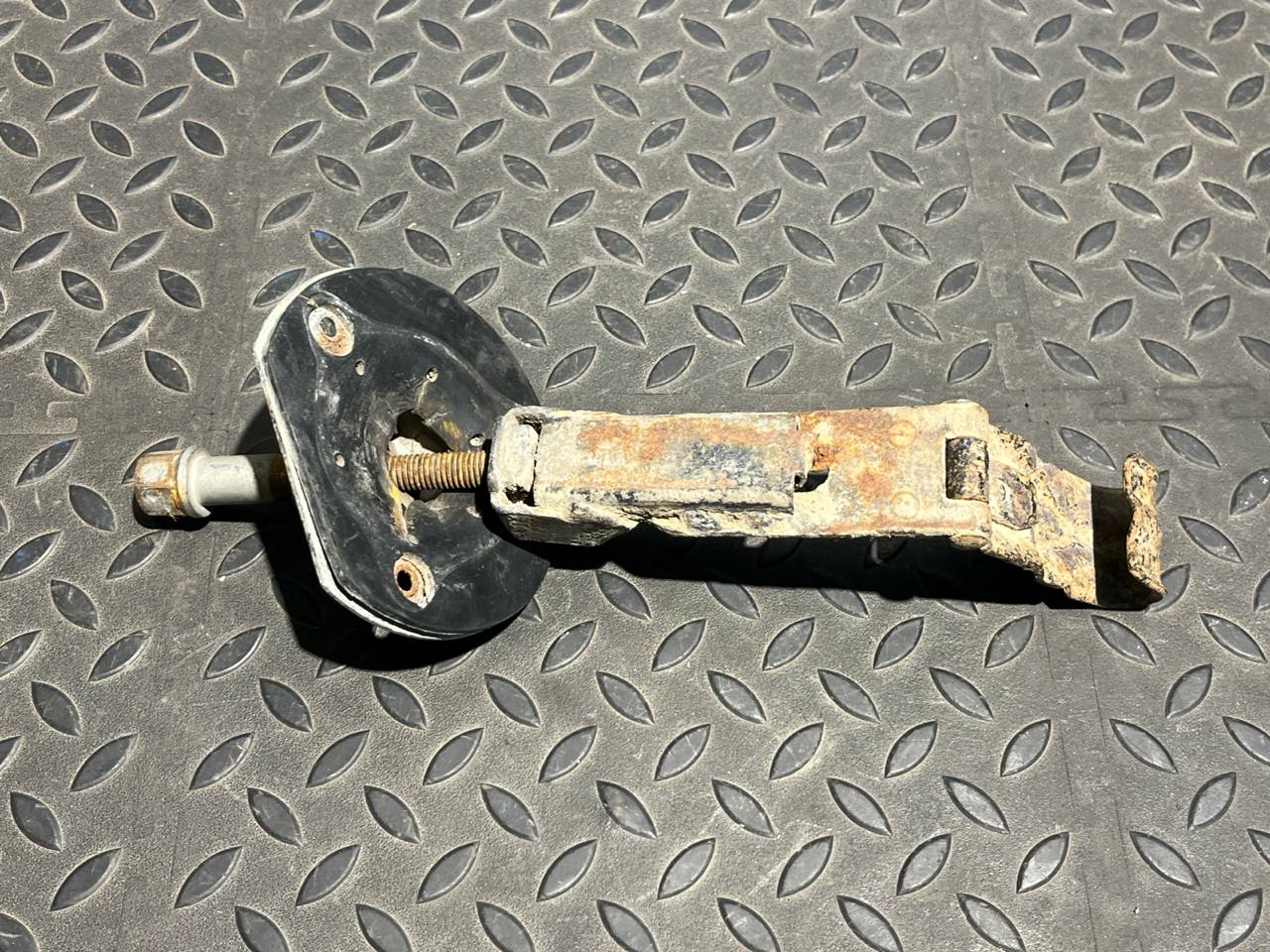 Крепление запасного колеса Opel Zafira/B 2005-2014