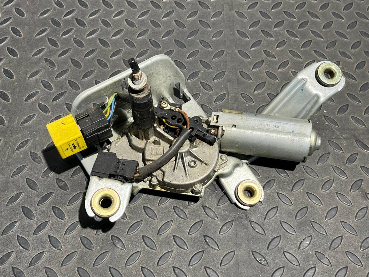 Моторчик стеклоочистителя задний Mercedes M/W163 1997-2005