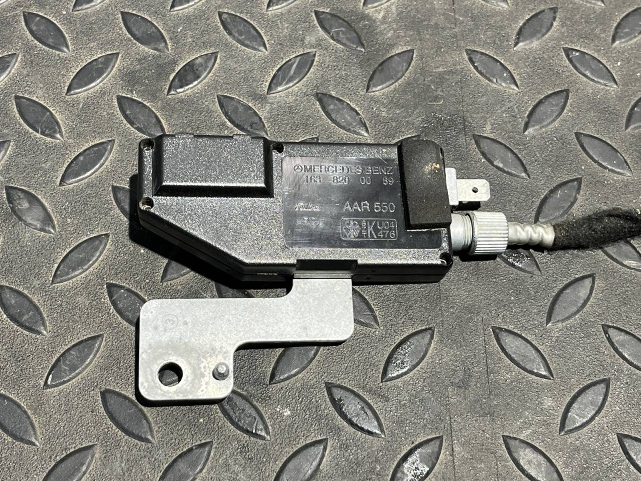 Усилитель антенны Mercedes M/W163 1997-2005