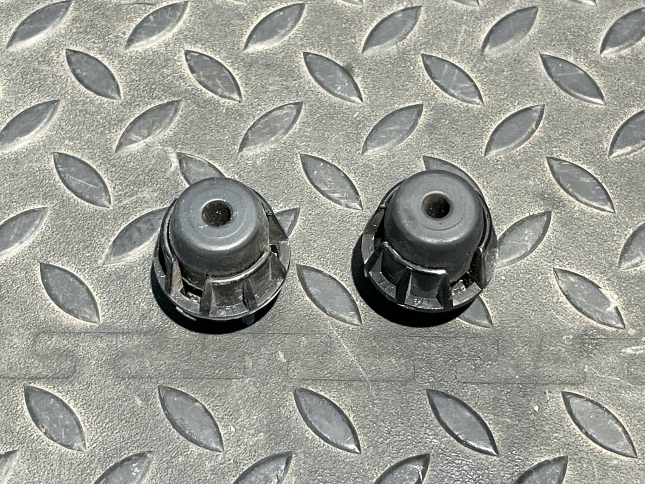 Отбойник двери багажника Renault Megane/2 2002-2009