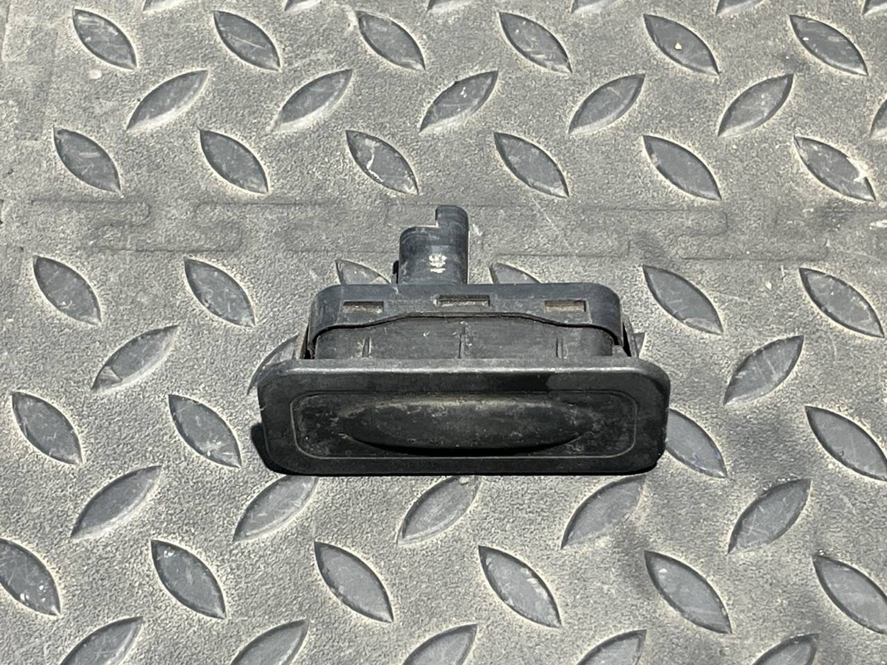 Кнопка открывания багажника Renault Megane/2 2002-2009