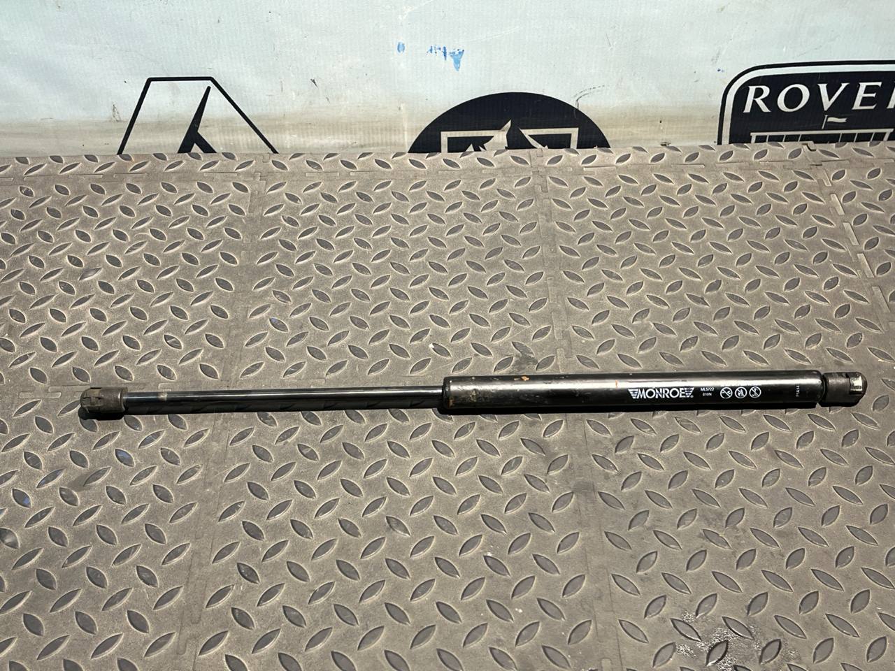 Амортизатор двери багажника Opel Zafira/B 2005-2014