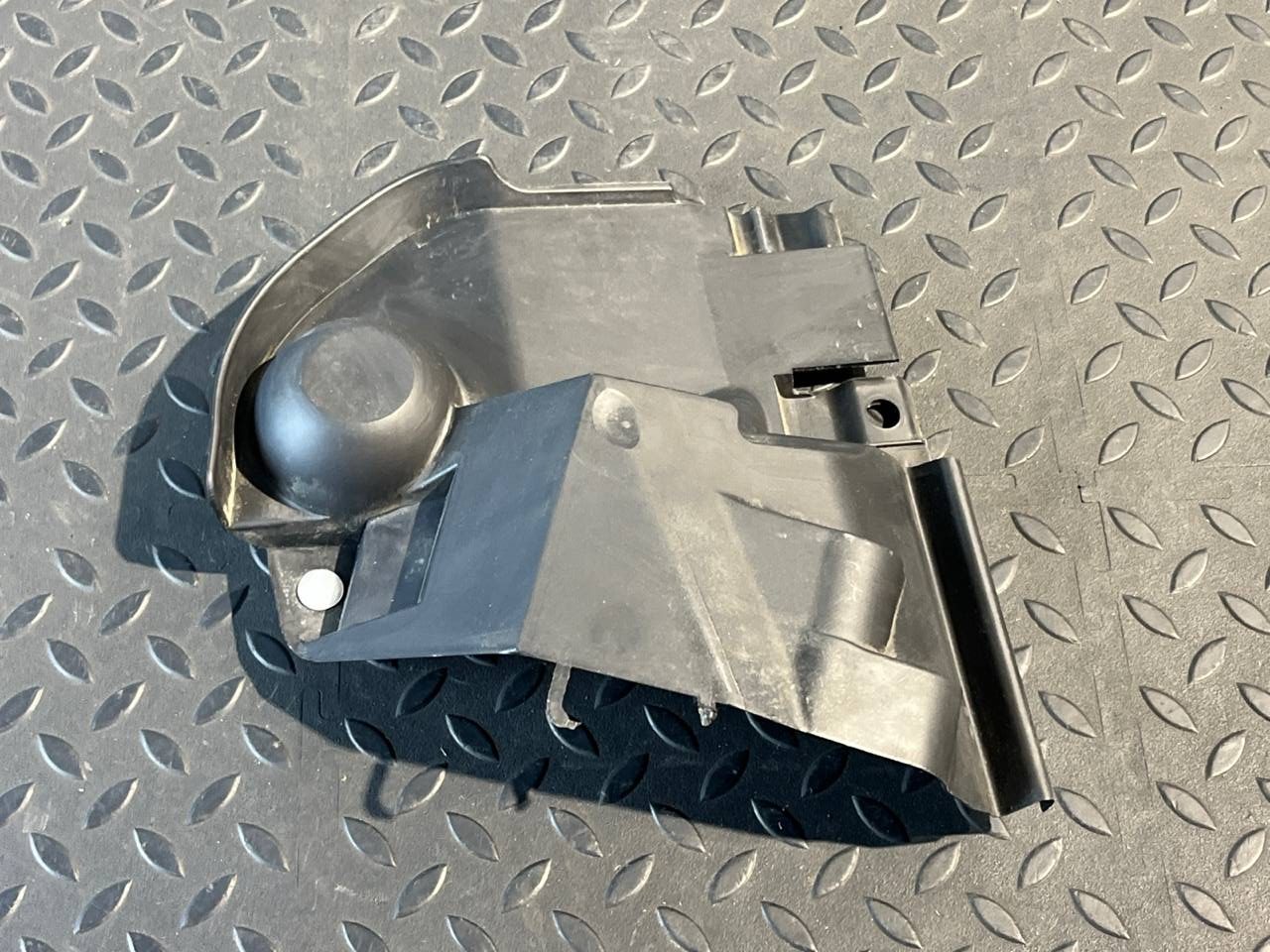 Кронштейн замка двери задний Renault Megane/2 2002-2009