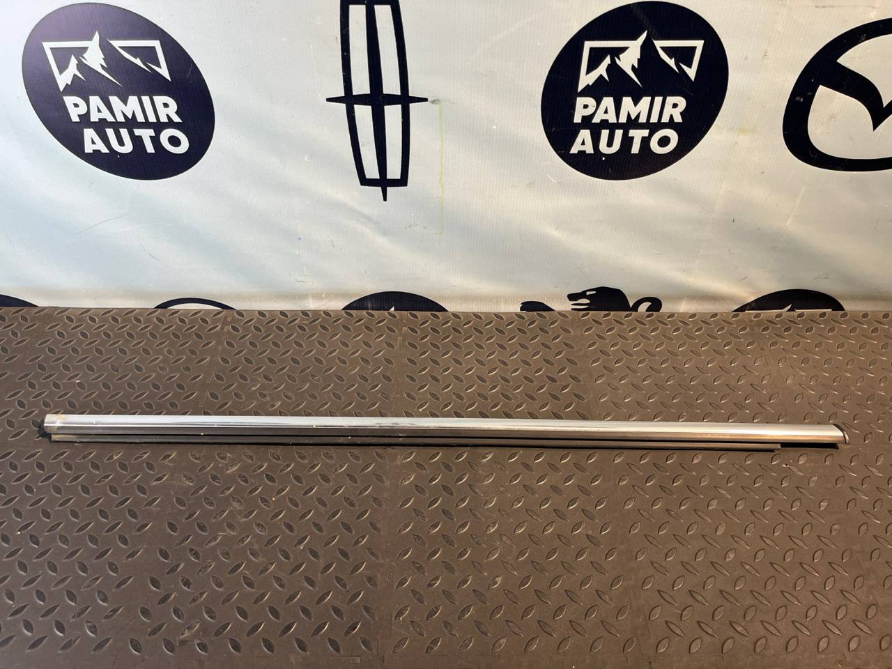 Уплотнитель двери передний правый Opel Signum 2003-2008