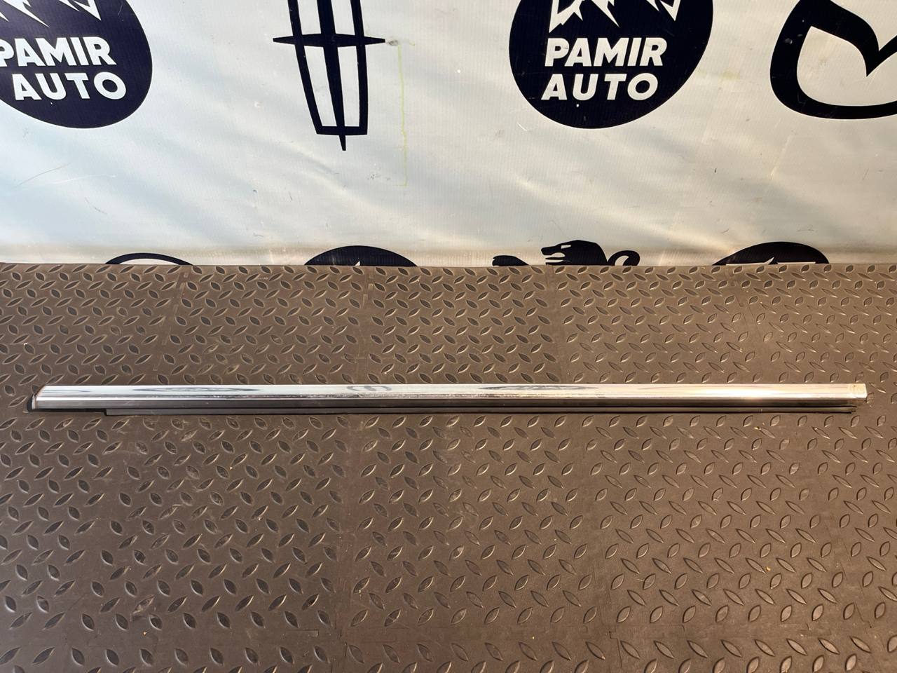 Уплотнитель двери передний левый Opel Signum 2003-2008