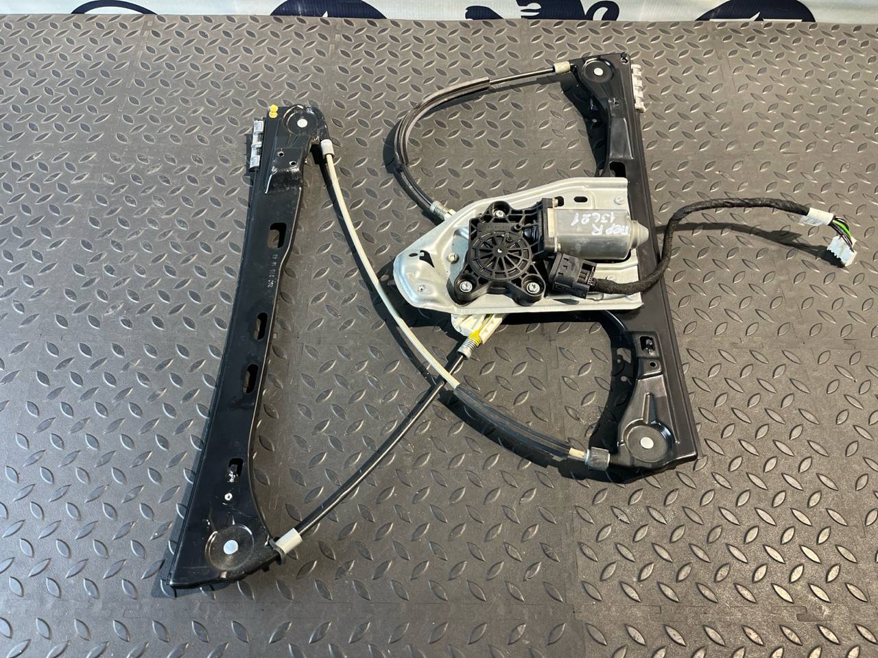 Стеклоподъемник передний правый Mercedes C/W203 2000-2008