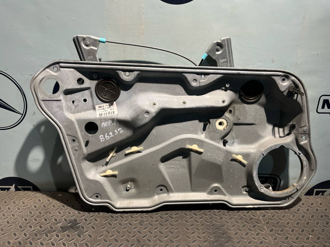 Стеклоподъемник передний левый Volkswagen Golf/4 1997-2006