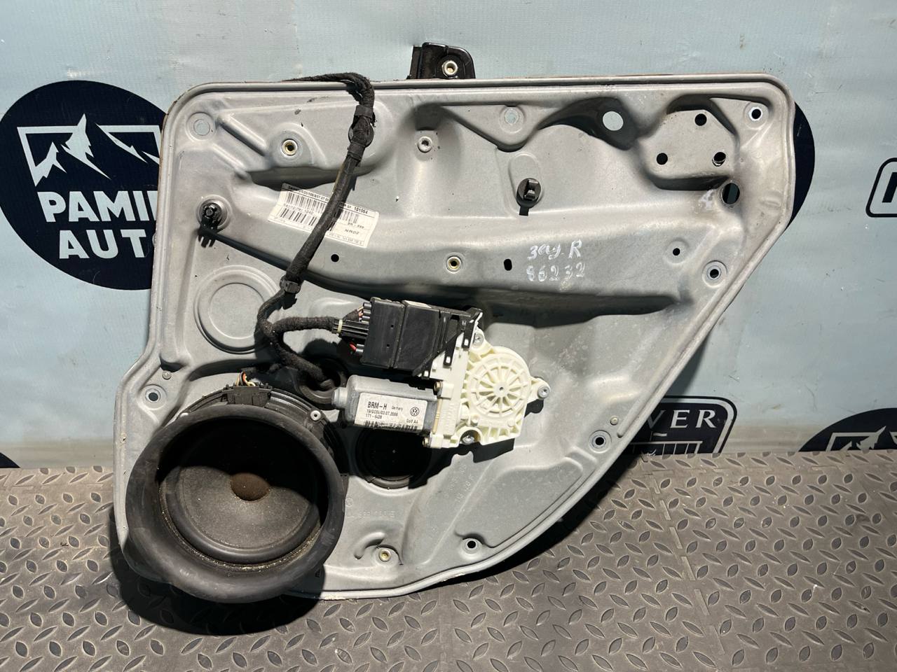 Стеклоподъемник задний правый Volkswagen Golf/4 1997-2006