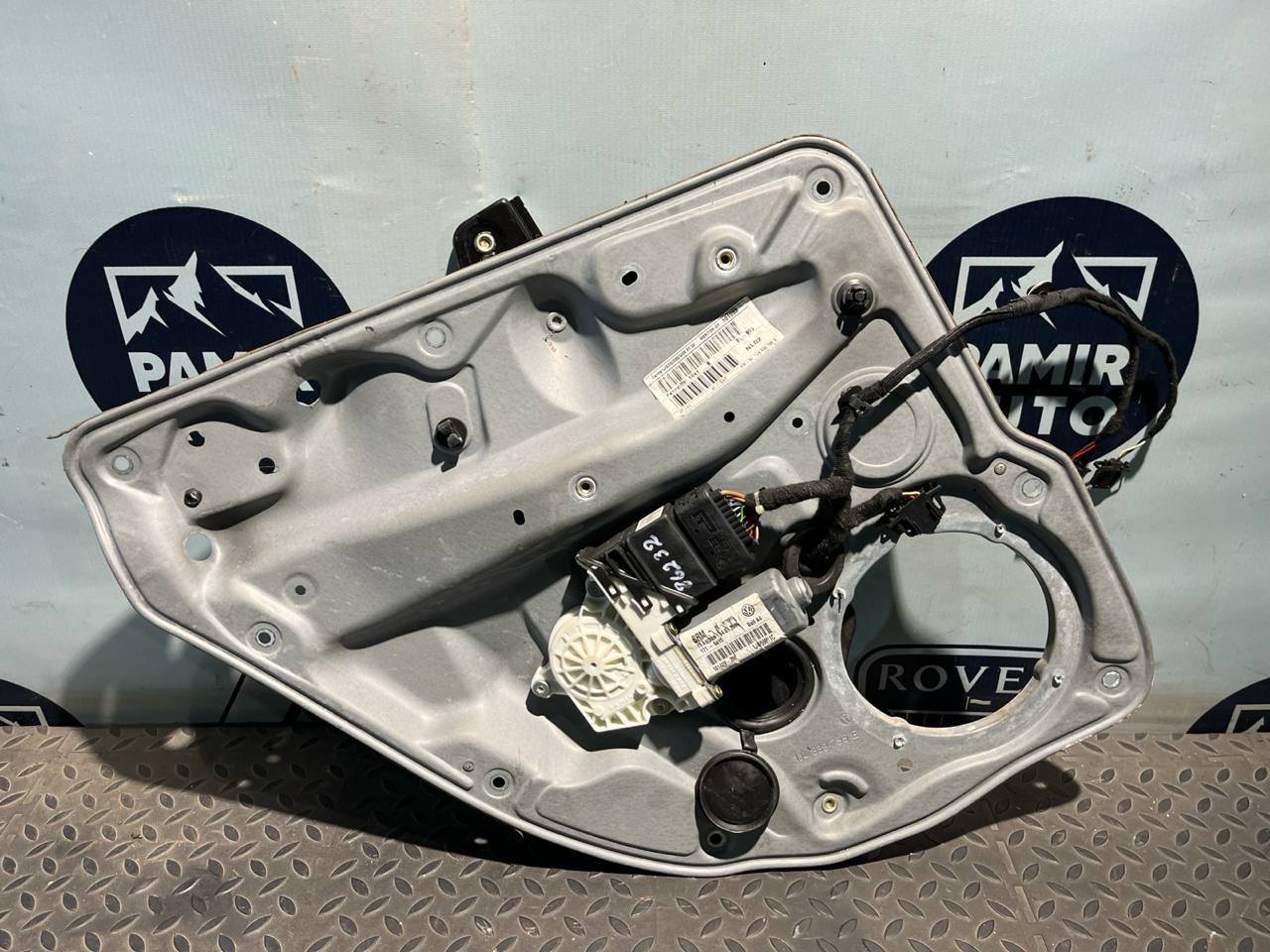 Стеклоподъемник задний левый Volkswagen Golf/4 1997-2006