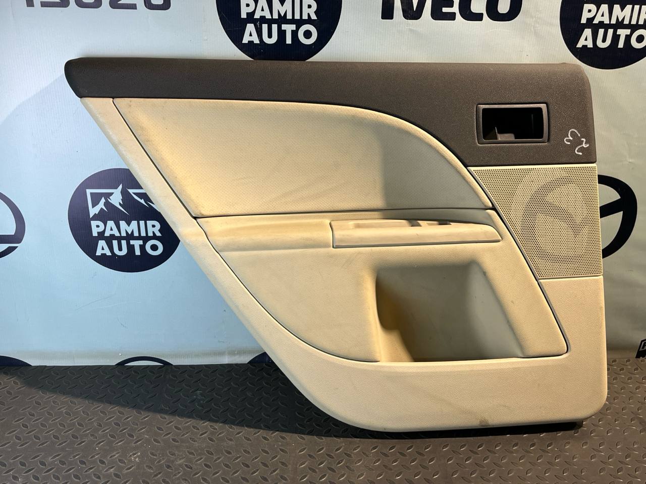 Обшивка двери задняя левая  Ford  Mondeo/3 2000-2007