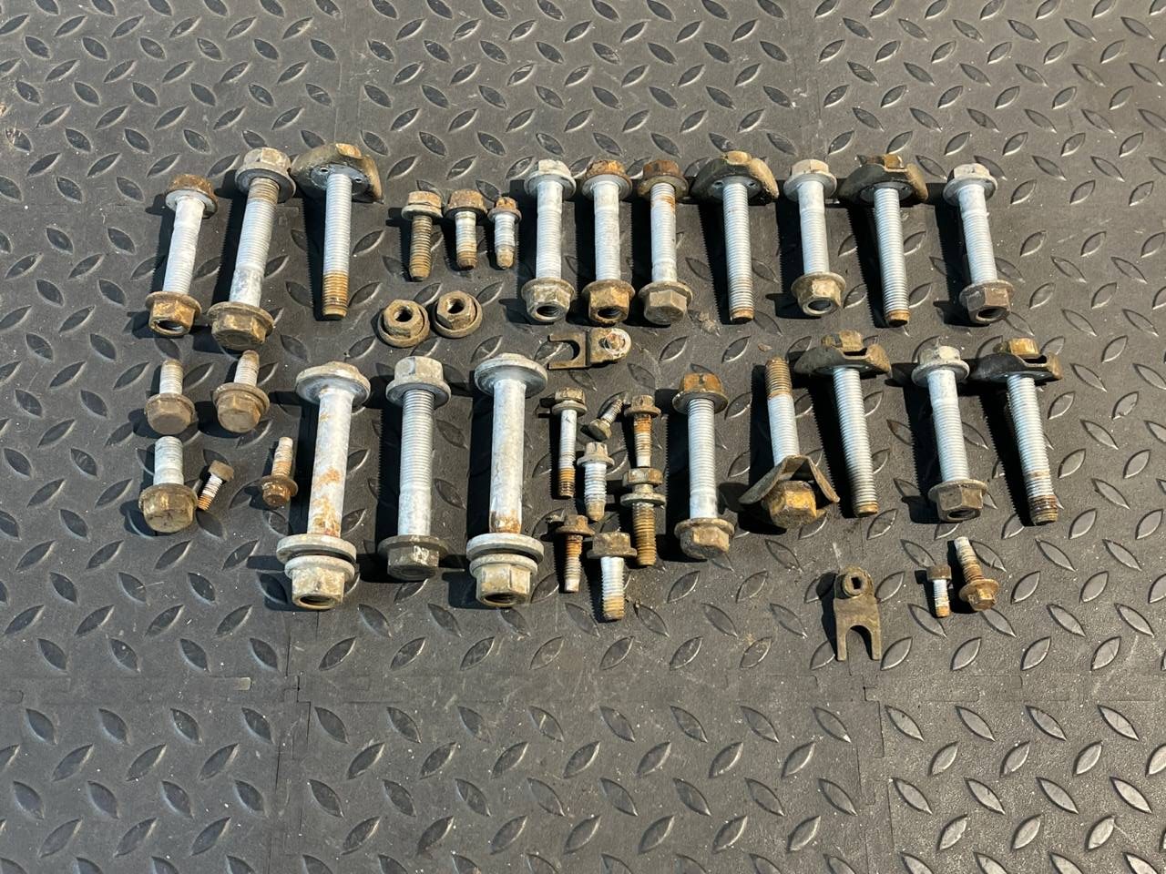 Болт подвески задний BMW 3/E90 2004-2013