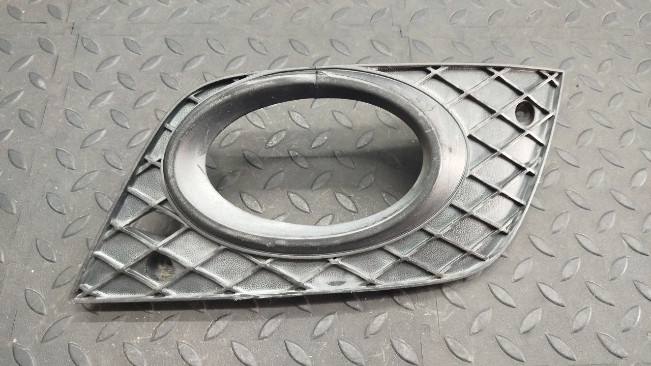 Решетка в бампер левая Mercedes M/W164 2005-2011