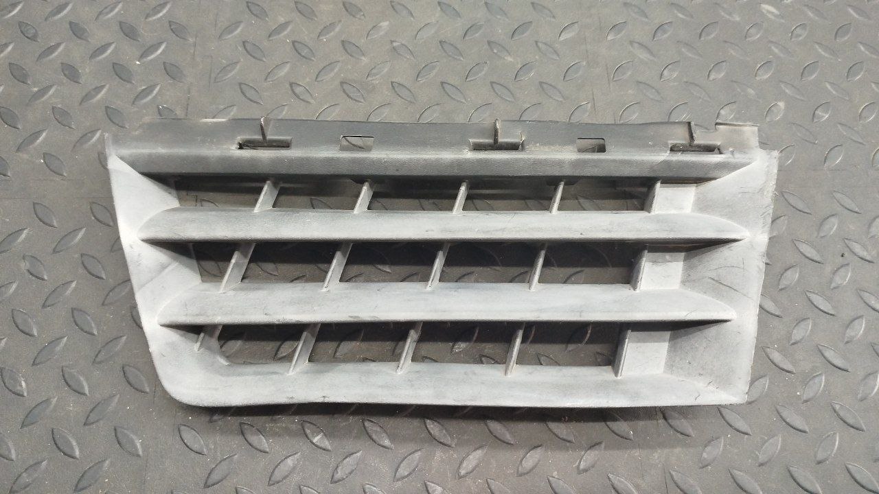 Решетка радиатора левая Renault Scenic 2 2004г
