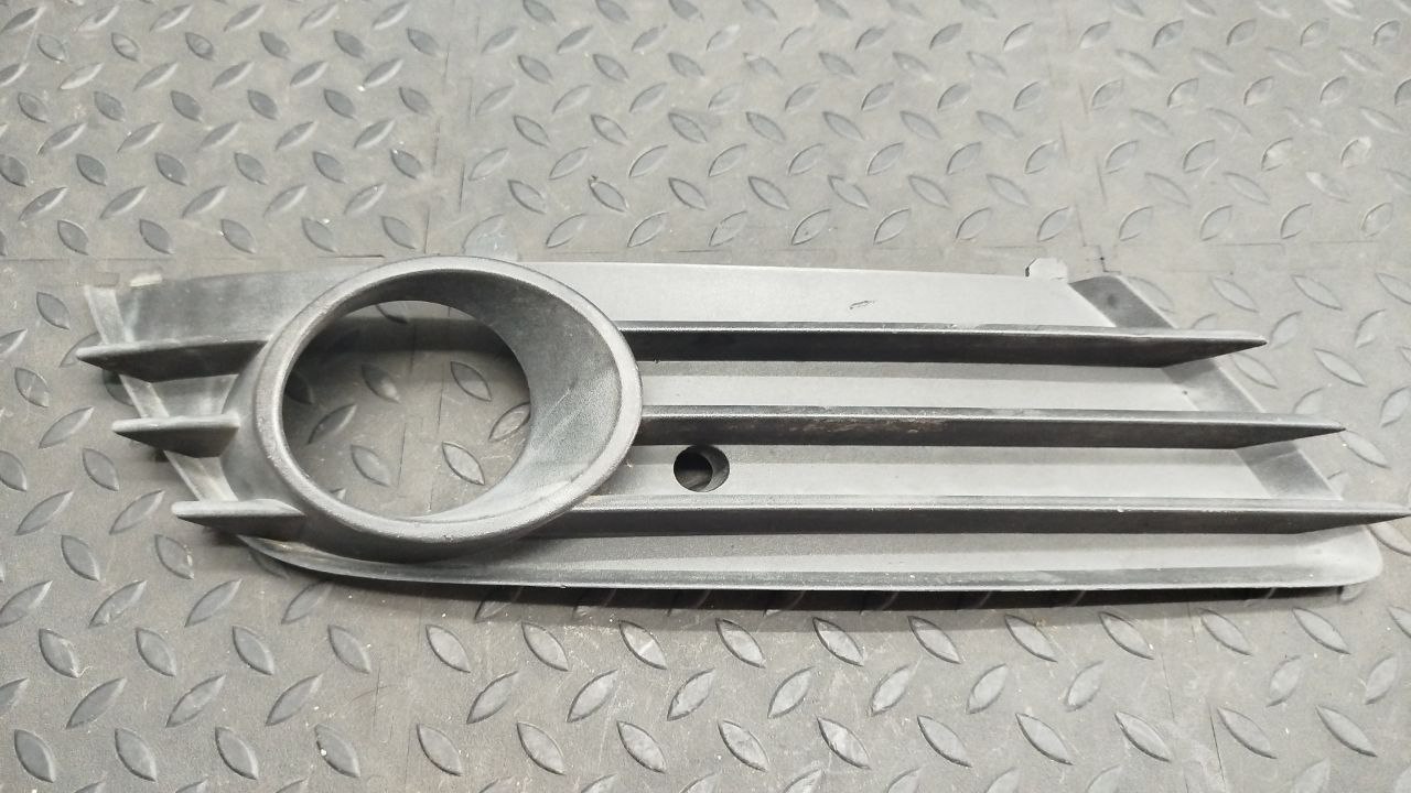 Решетка в бампер правая Opel Astra/H 2004-2014