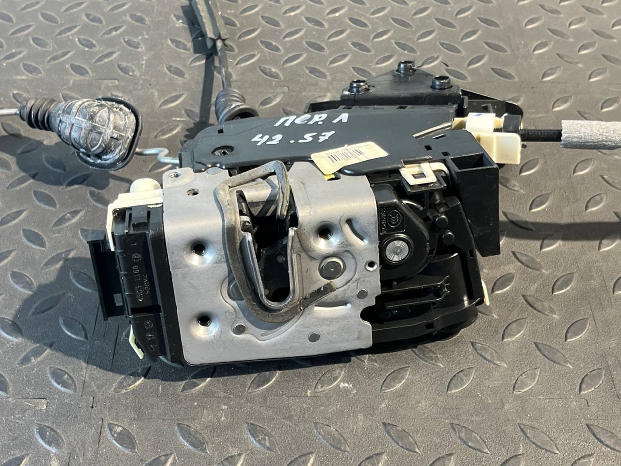 Замок двери передний левый Mercedes C/W204 2006-2015