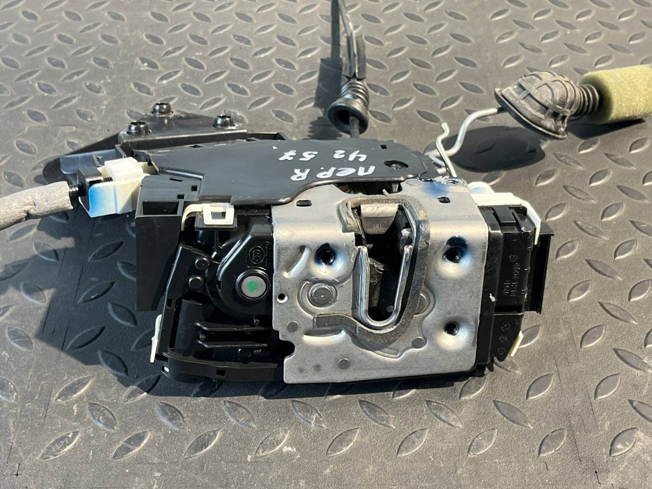 Замок двери передний правый Mercedes C/W204 2006-2015