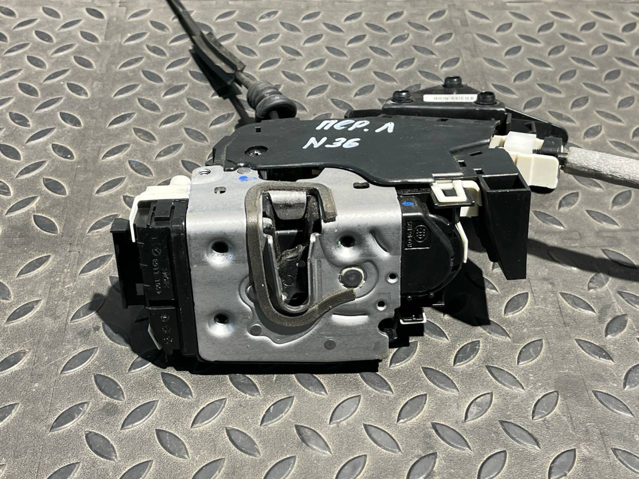 Замок двери передний левый Mercedes C/W204 2006-2015