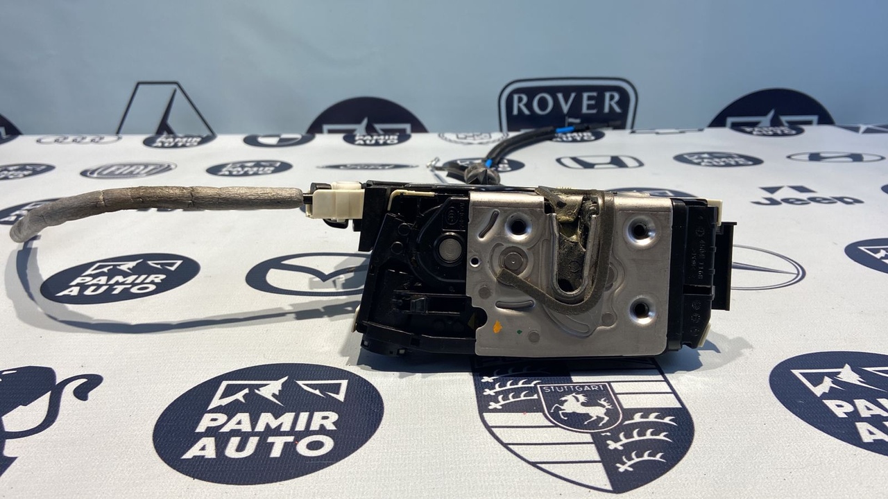 Замок двери задний правый Mercedes C/W204 2006-2015