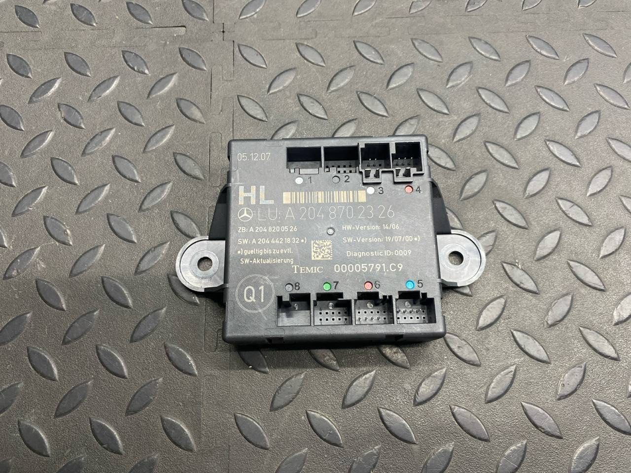 Блок комфорта двери задний левый Mercedes C/W204 2006-2015