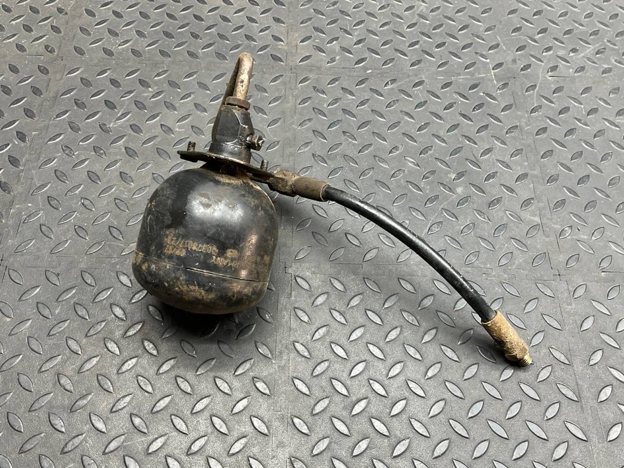 Ресивер подвески задний Mercedes E/W210 1995-2003