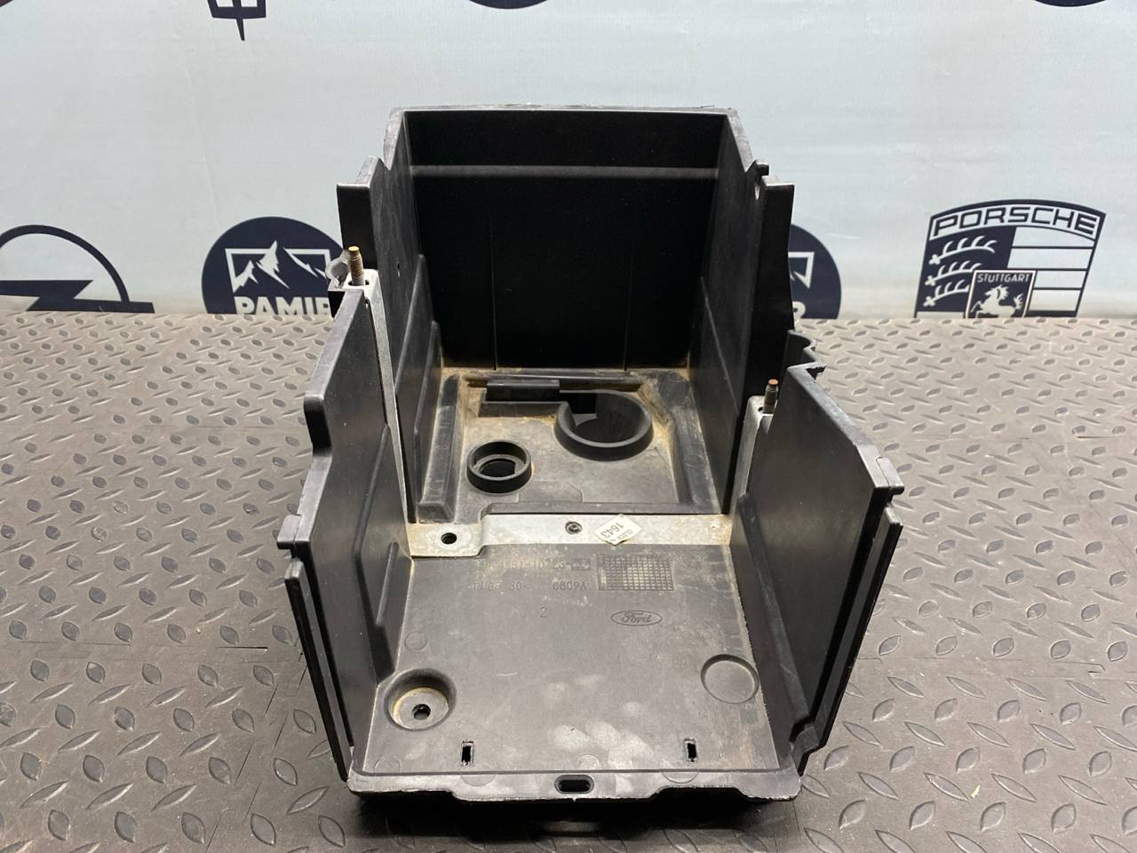 Корпус АКБ Ford Focus/2 2004-2011