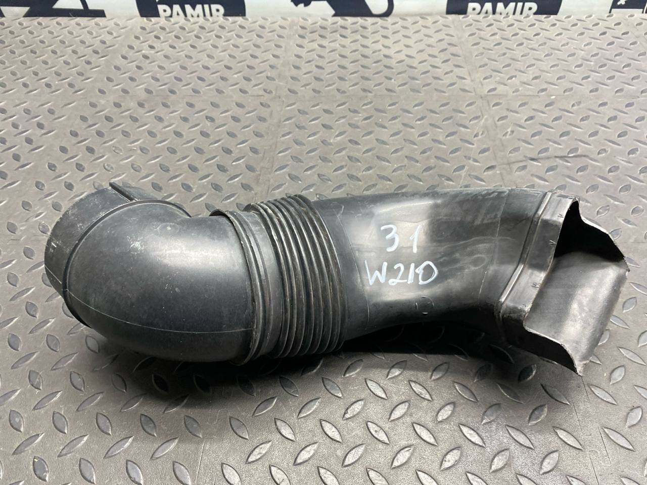 Патрубок воздушного фильтра Mercedes E/W210 1995-2003