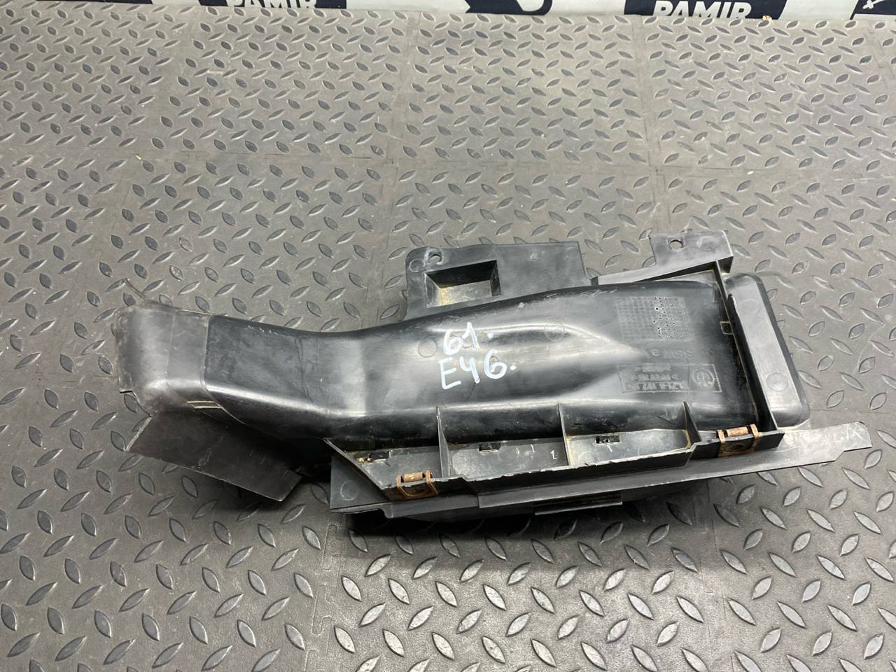 Воздуховод тормозной правый BMW 3/E46 1998-2007