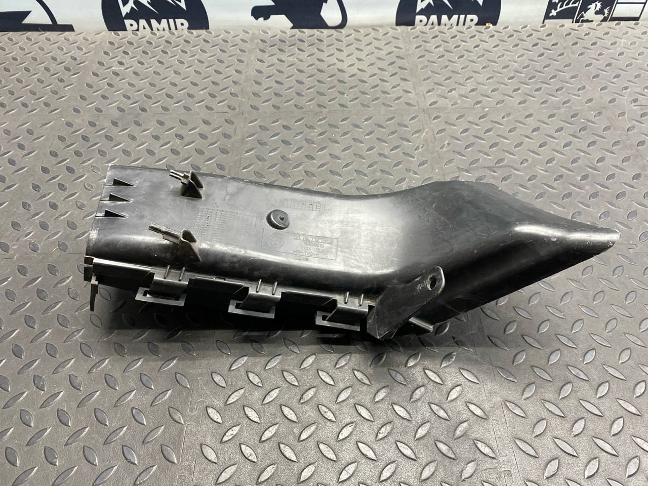 Воздуховод тормозной левый BMW 3/E90 2004-2013